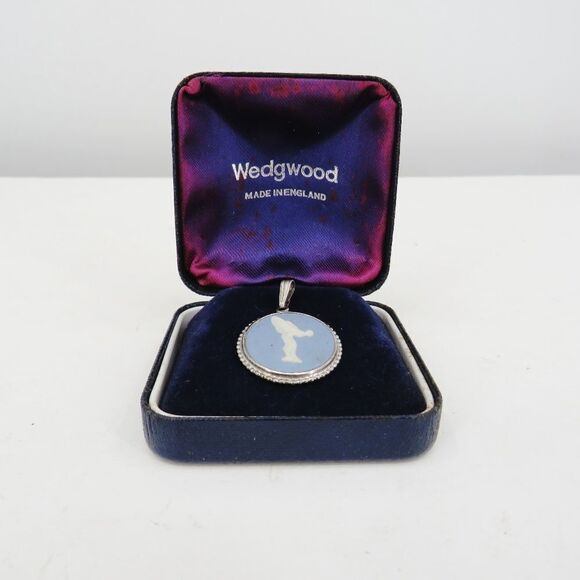 Wedgwood Vintage Rolls Royce Spirit of Ecstacy Blue Jasperware Cameo Pendant - Picture 9 of 11